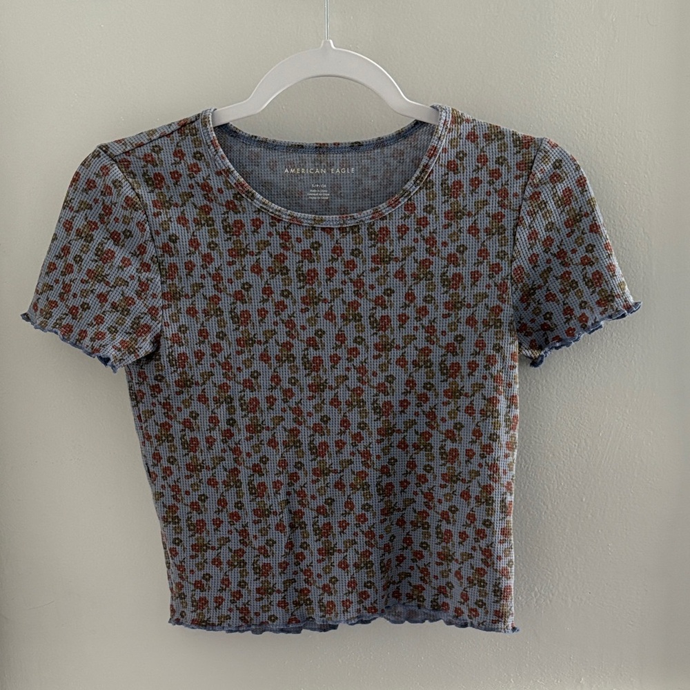 American Eagle Blue Floral Ribbed Tee